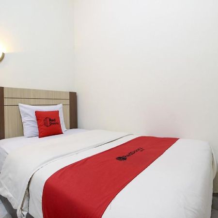 Reddoorz Plus Near Stadion Mandala Krida Yogyakarta Luaran gambar