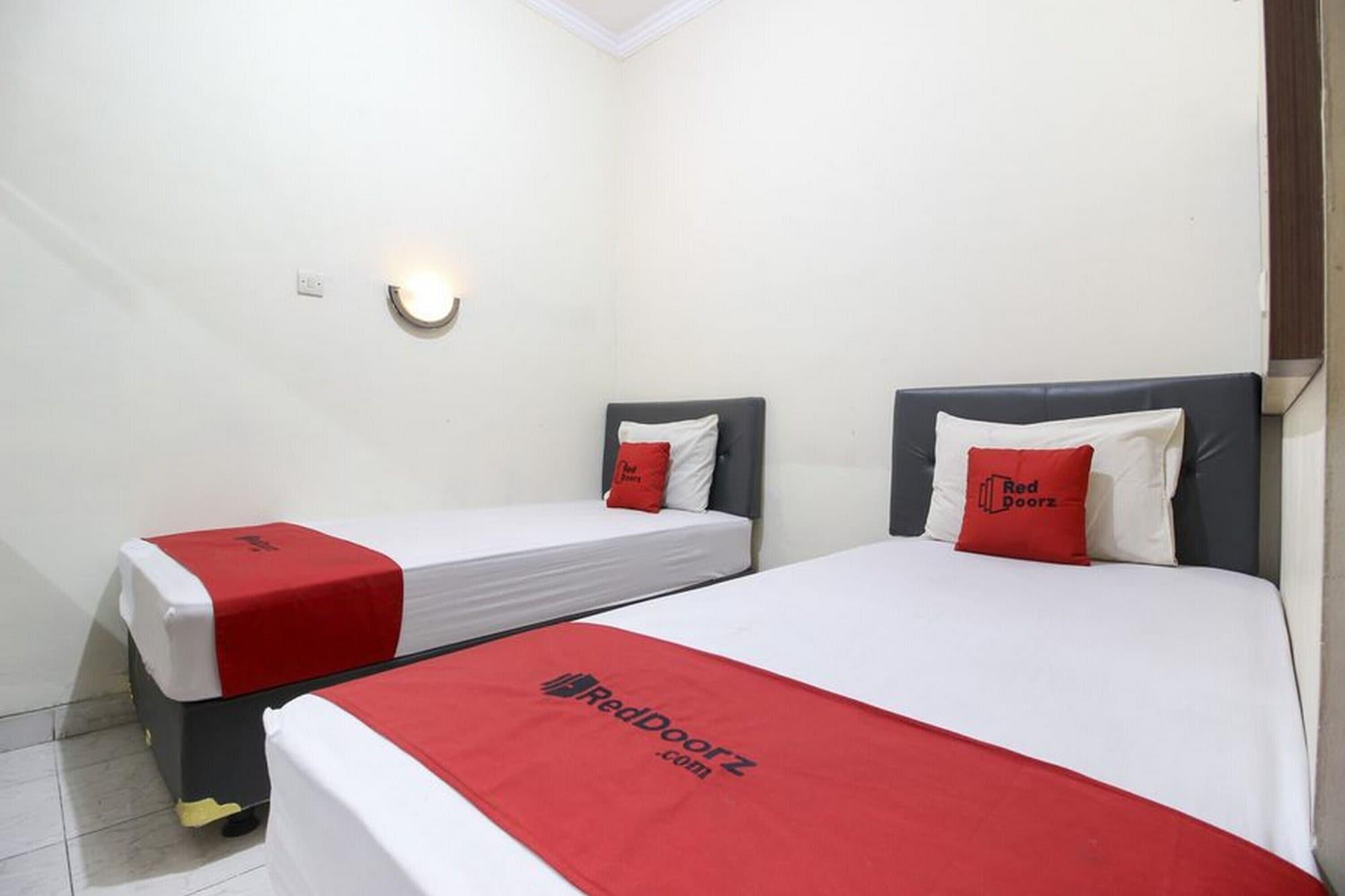 Reddoorz Plus Near Stadion Mandala Krida Yogyakarta Luaran gambar