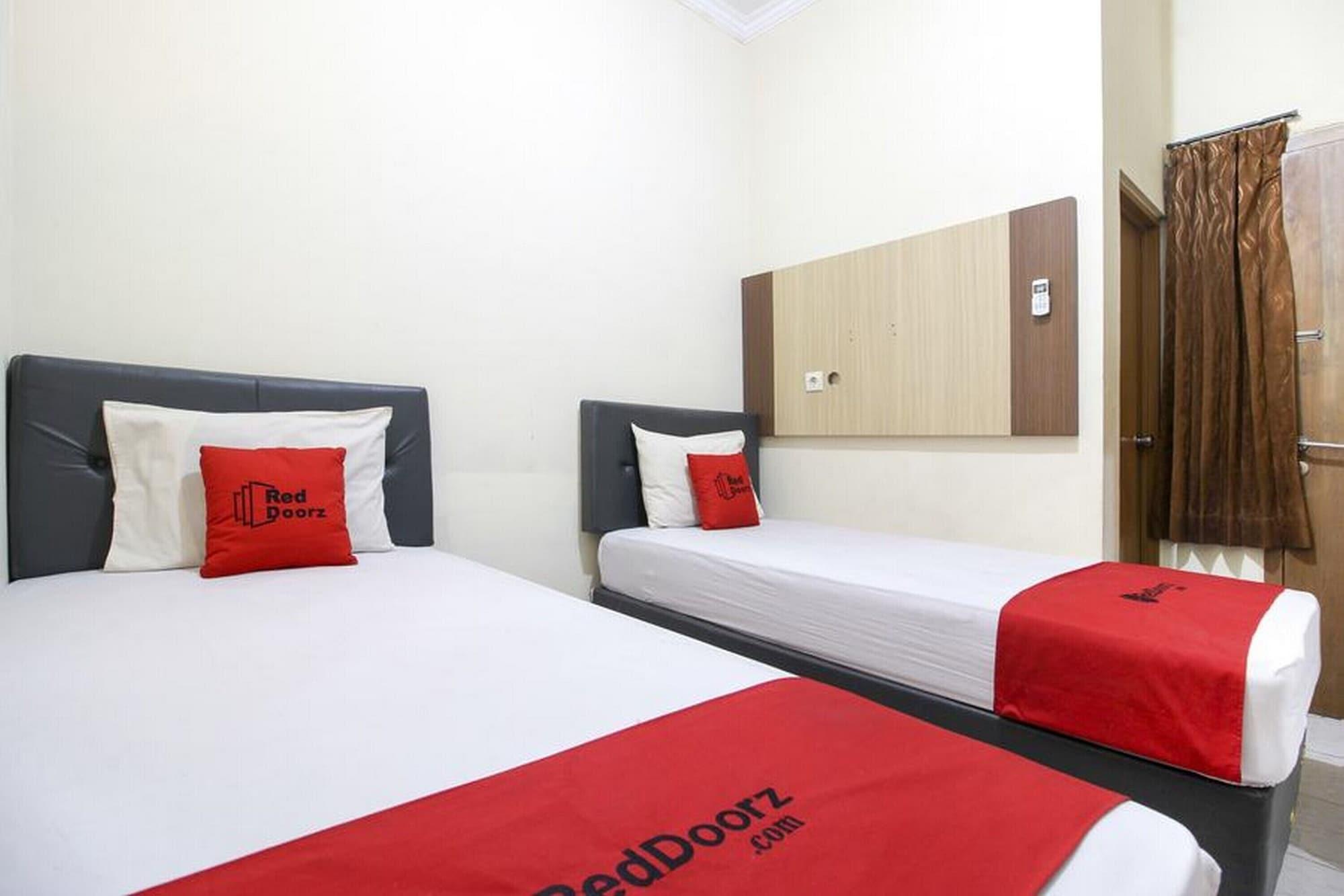 Reddoorz Plus Near Stadion Mandala Krida Yogyakarta Luaran gambar