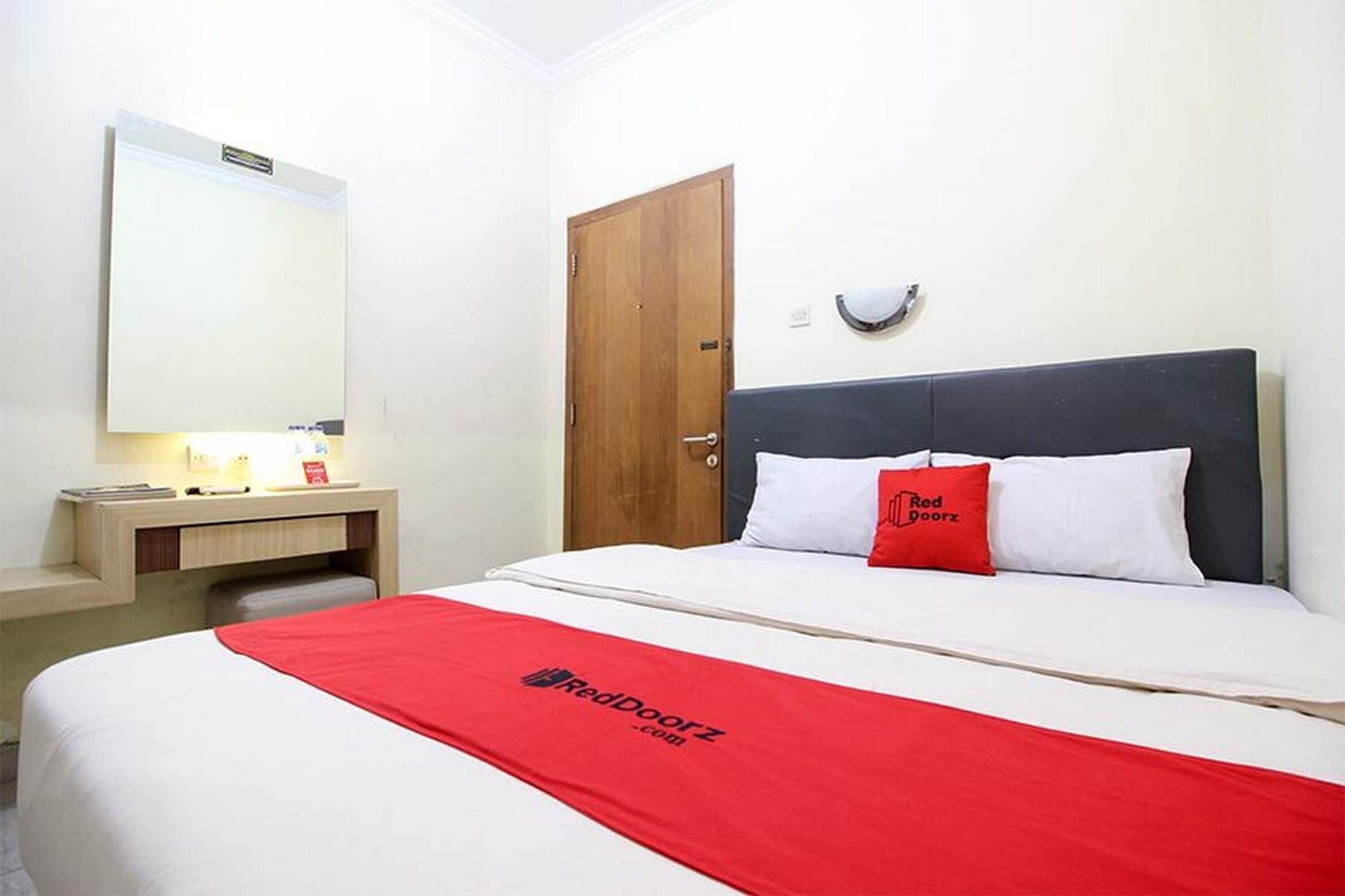 Reddoorz Plus Near Stadion Mandala Krida Yogyakarta Luaran gambar