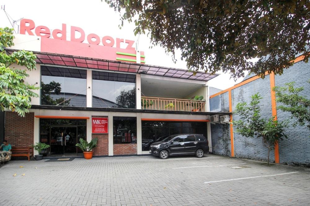 Reddoorz Plus Near Stadion Mandala Krida Yogyakarta Luaran gambar