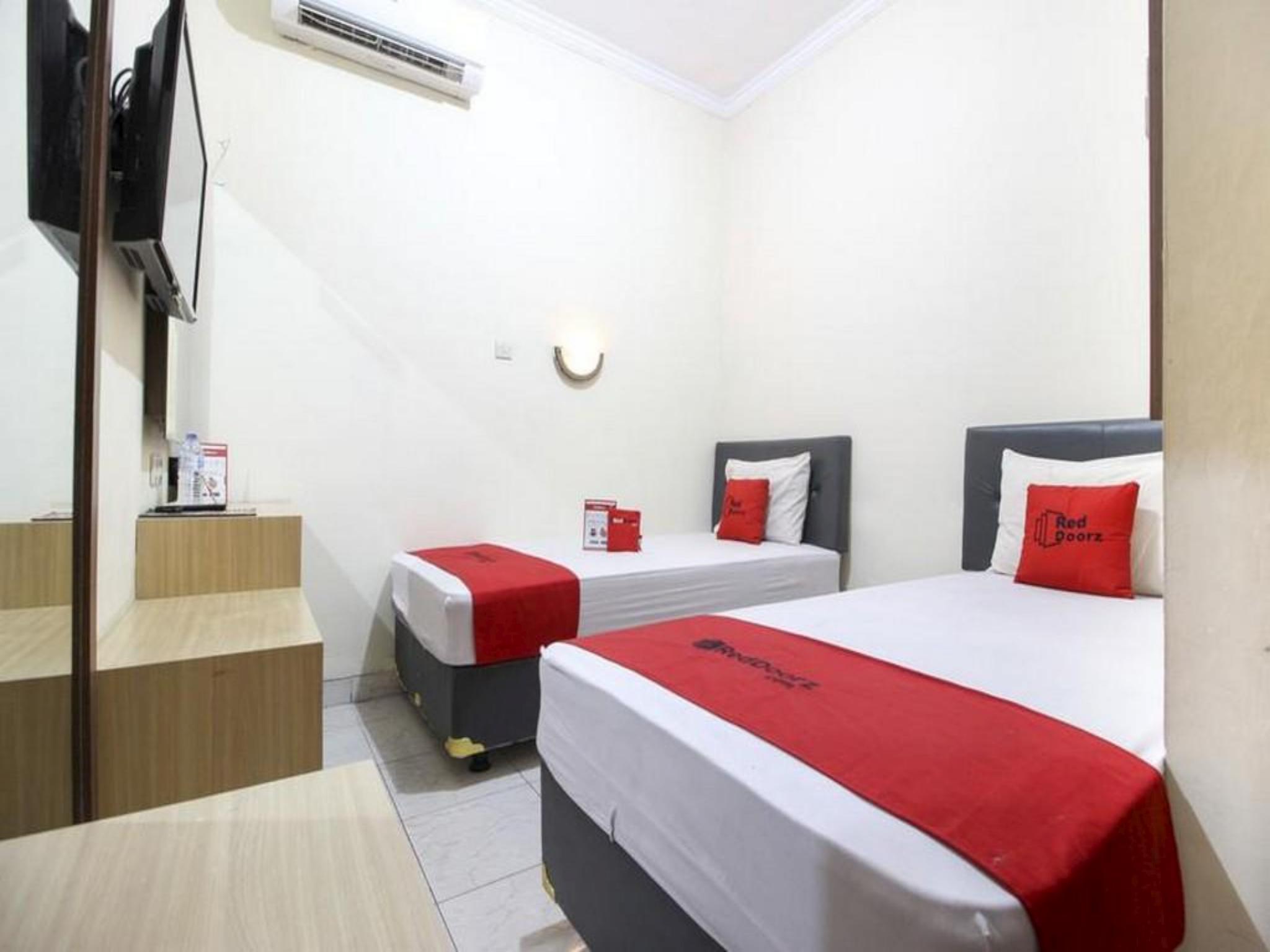 Reddoorz Plus Near Stadion Mandala Krida Yogyakarta Luaran gambar