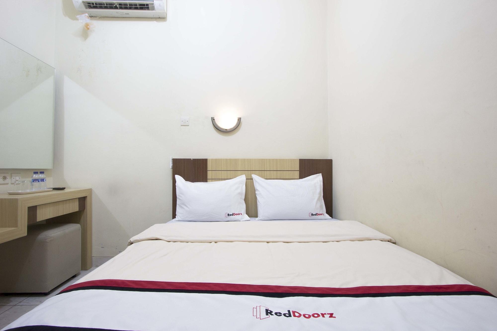 Reddoorz Plus Near Stadion Mandala Krida Yogyakarta Luaran gambar