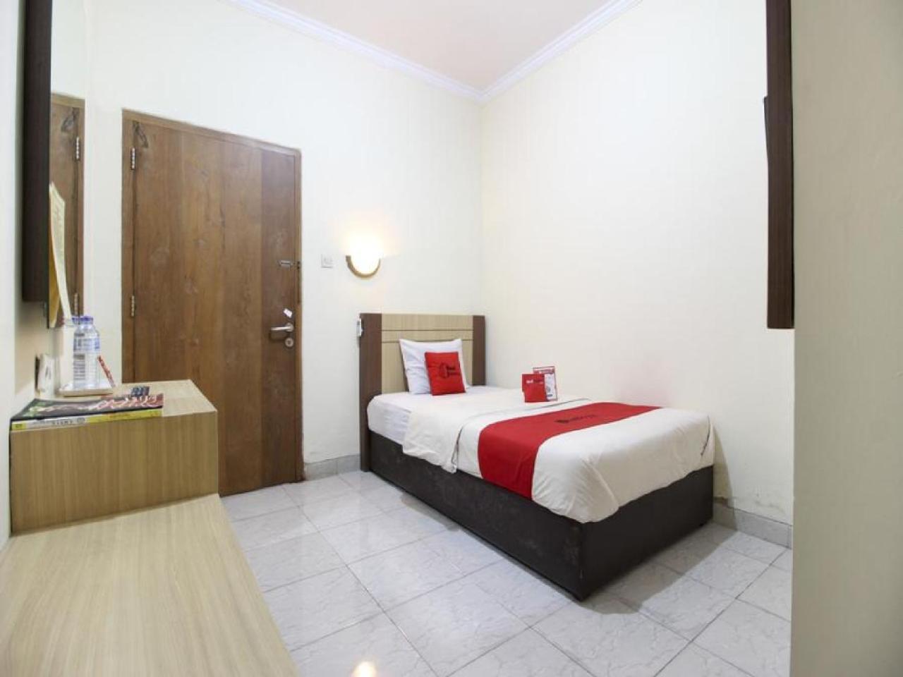 Reddoorz Plus Near Stadion Mandala Krida Yogyakarta Luaran gambar