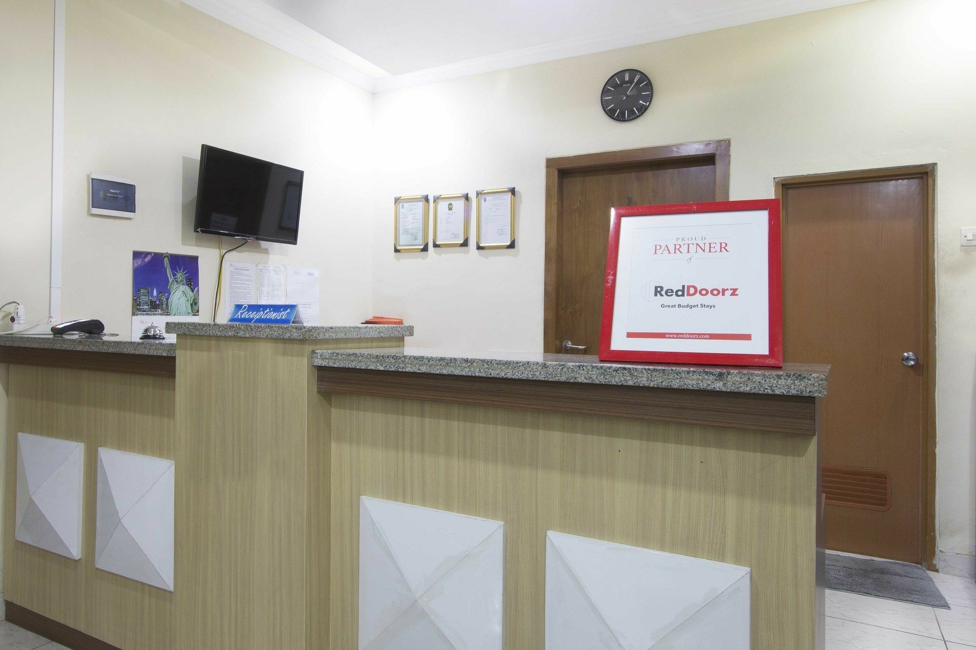 Reddoorz Plus Near Stadion Mandala Krida Yogyakarta Luaran gambar