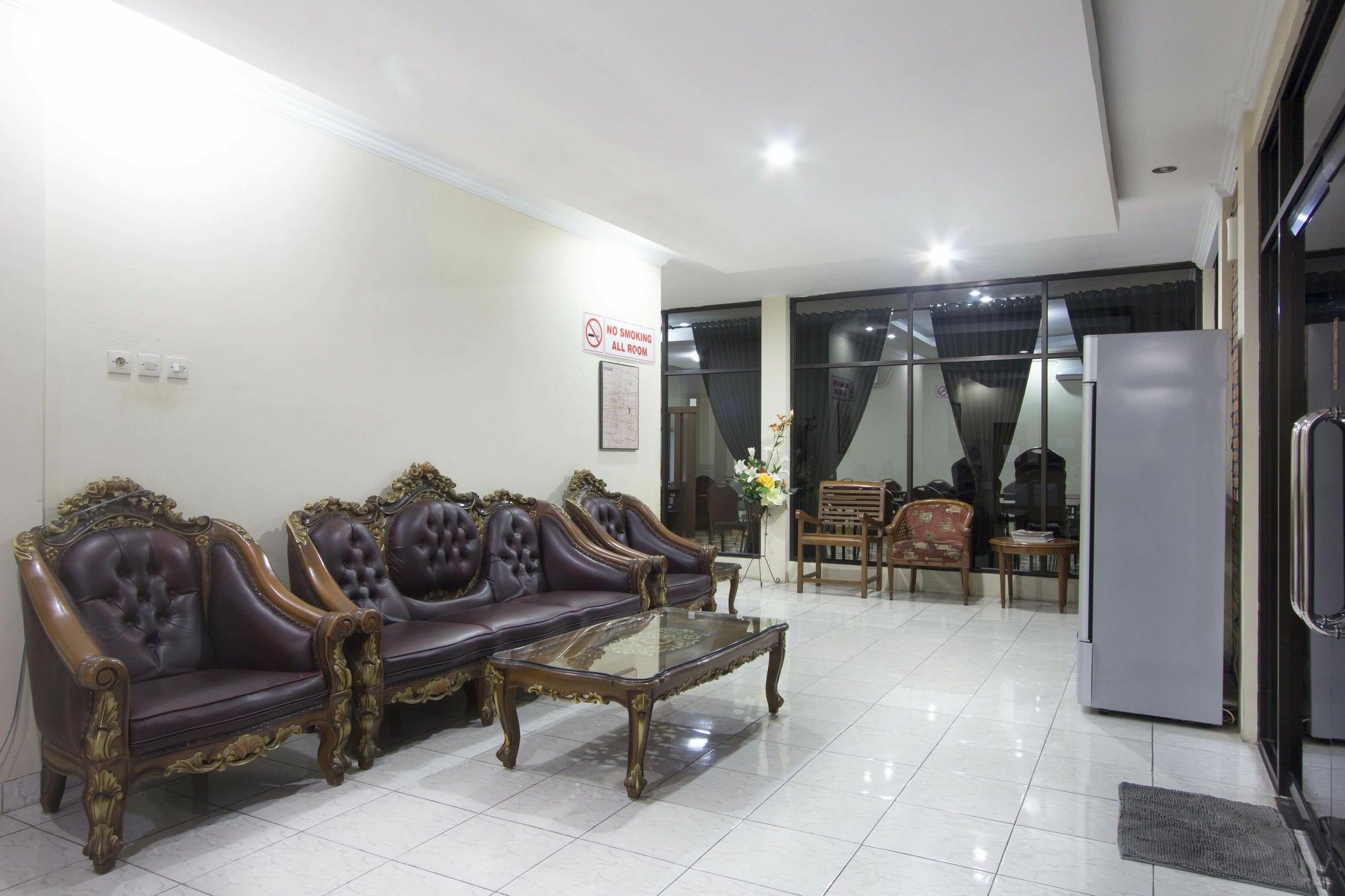 Reddoorz Plus Near Stadion Mandala Krida Yogyakarta Luaran gambar