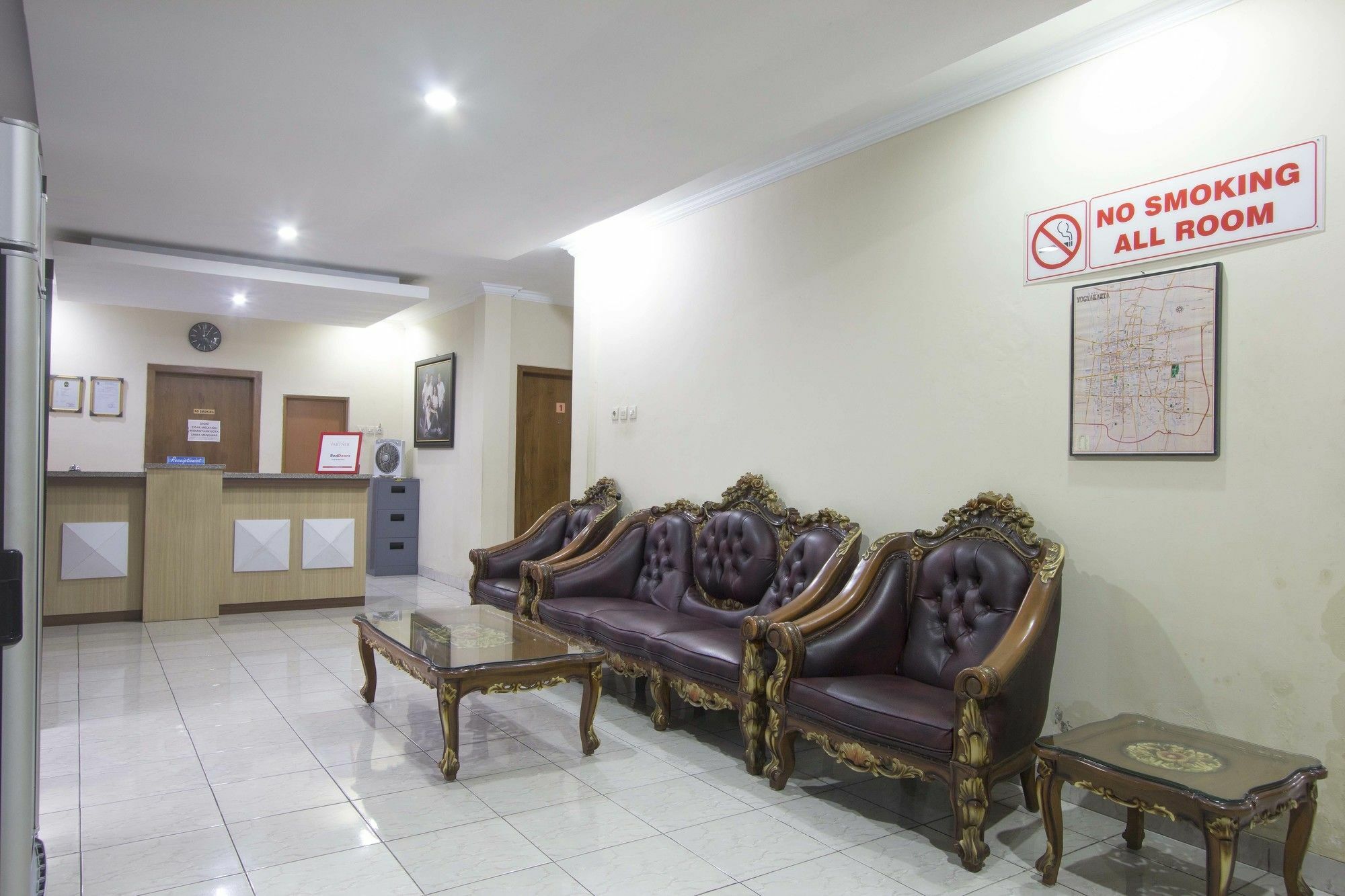 Reddoorz Plus Near Stadion Mandala Krida Yogyakarta Luaran gambar